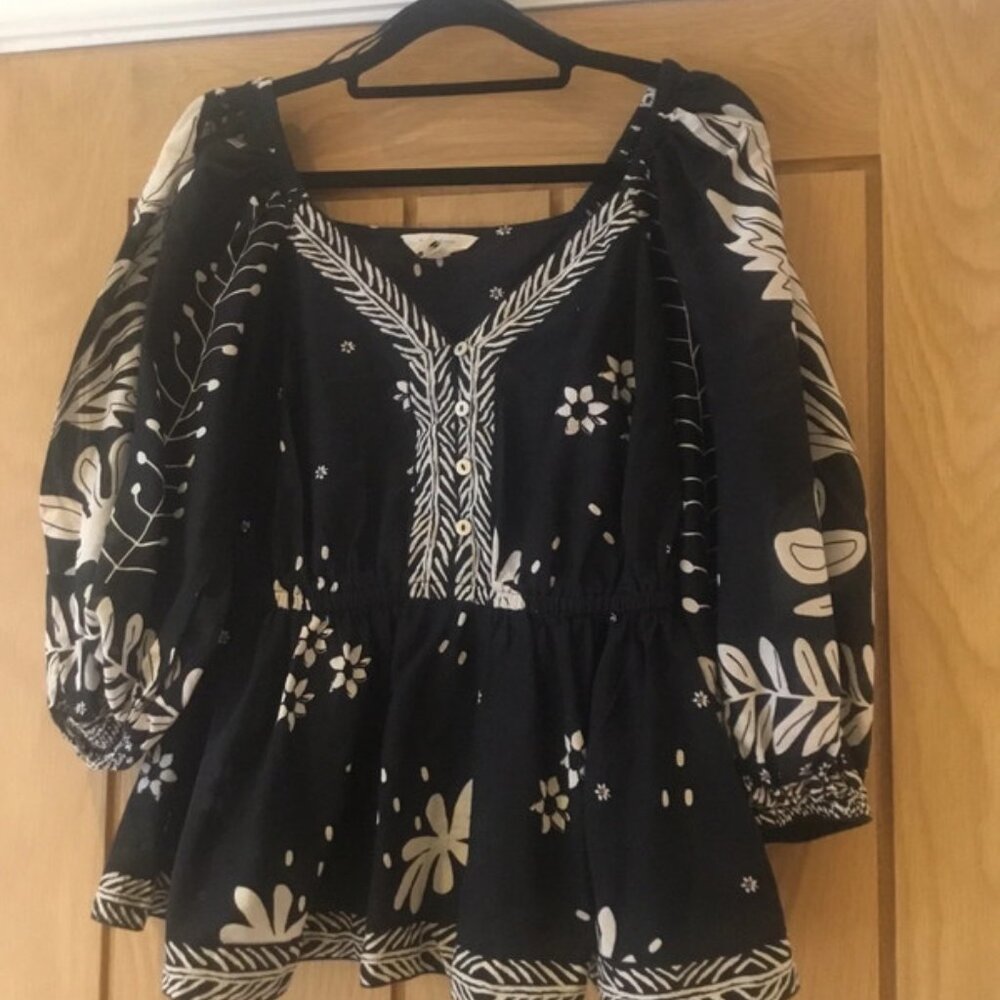 River island V neck blouse - Size M